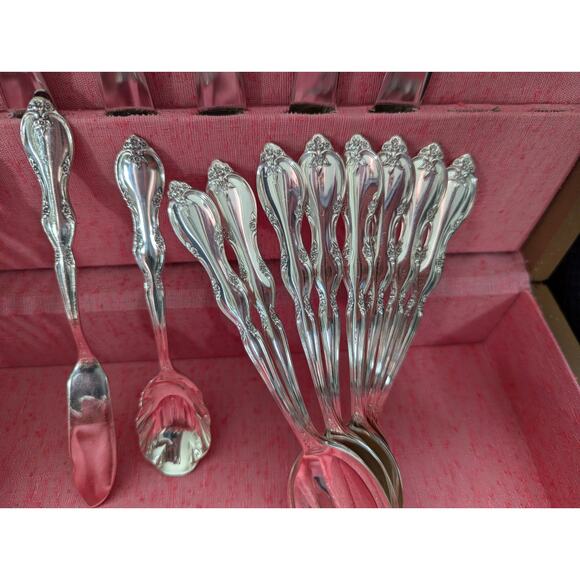 ANTIQUE/VINTAGE WM. ROGERS JULIETTE SILVERPLATE  1953 SVC 8, 50 PIECES! - Picture 7 of 15